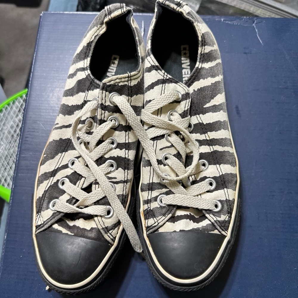Zebra Converse